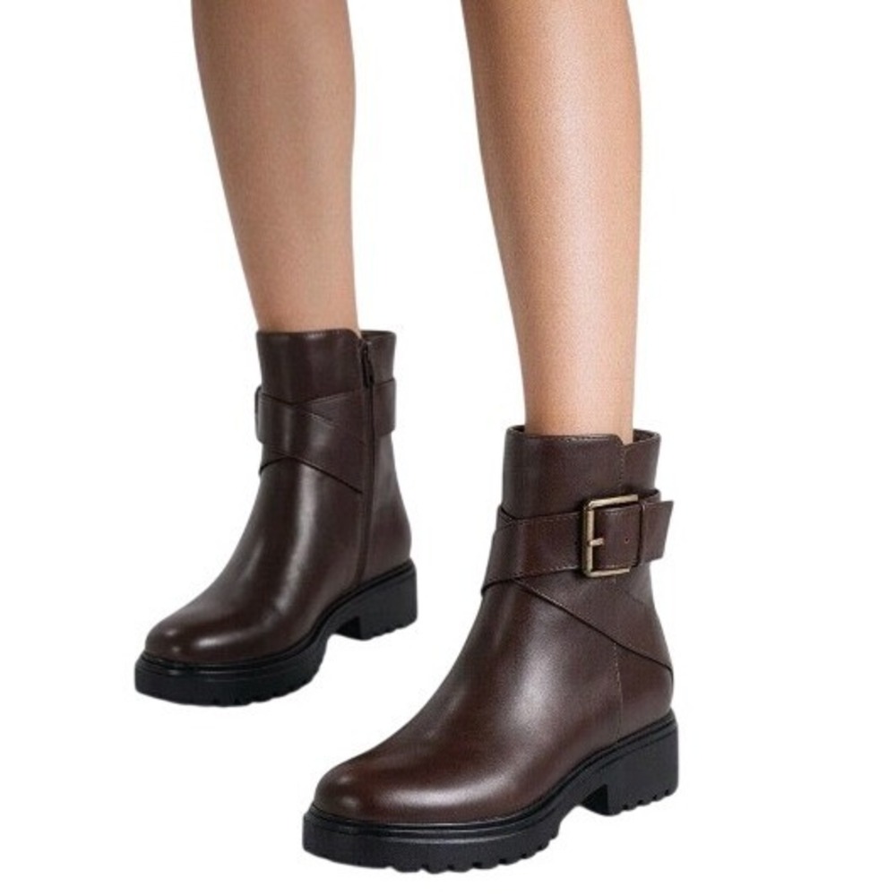 Unisa Unjezzo Brown Faux Leather Buckle Moto Ankle Boots Lug Sole Womens 9.5 NEW